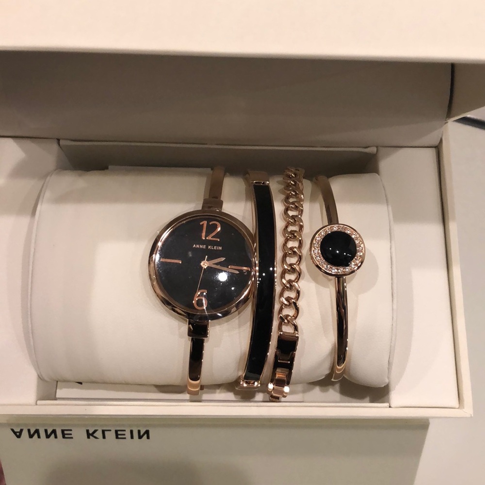 Anne Klein watch/ bangles set